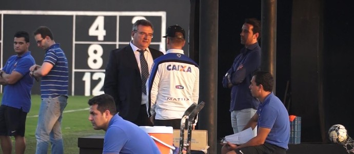 Gobbi assiste a treino do Timão, e Mano aprova: 