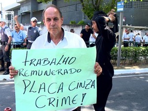 Uma das reivindicações é sobre a placa dos carros Uber, que são cinza (Foto: Reprodução/ TV Gazeta) Uma das reivindicações é sobre a placa dos carros Uber, que são cinza (Foto: Reprodução/ TV Gazeta)