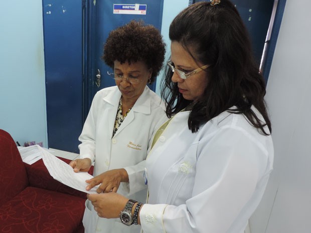 Luiza atua há quase 30 anos na realização de partos (Foto: Katherine Coutinho / G1PE)