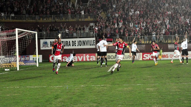 Gol de Leandro Carvalho, pelo Joinville (Foto: Divulgação / JEC)