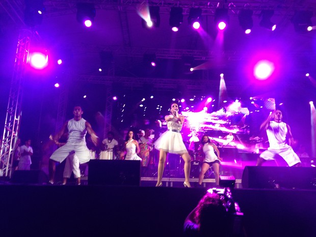 Diana Dias animou p&uacute;blico ap&oacute;s virada (Foto: Rubia Laines/Divulga&ccedil;&atilde;o)