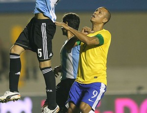Luis Fabiano na partida da Seleção contra a Argentina (Foto: Mowa Press)