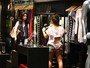 Patrícia França faz compras com a filha em shopping no Rio