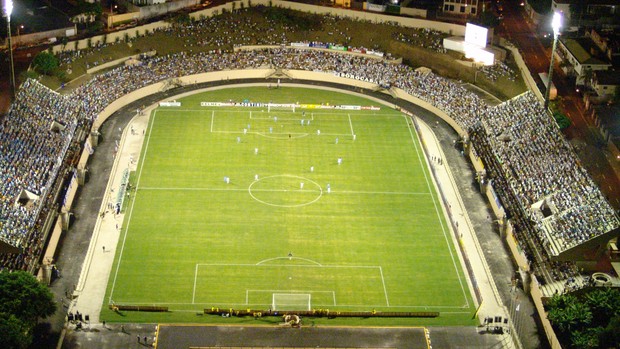 Estádio Walter Ribeiro - CIC - São Bento x Santos - 2006 (Foto: Zaqueu Proença / PM Sorocaba)