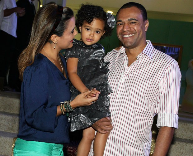 Luciele Camargo e o marido, Denílson, levaram a filha, Maria Eduarda (Foto: Manuela Scarpa/Foto Rio News)