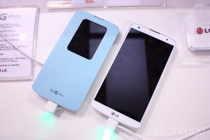 LG G Pro 2 com sua smartcover e sem ela (Foto: Allan Melo / TechTudo) LG G Pro 2 com sua smartcover e sem ela (Foto: Allan Melo / TechTudo)