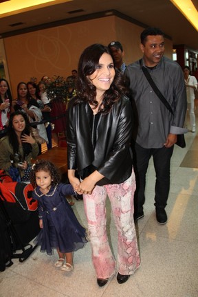 Igospel Cantora Aline Barros Inaugura Loja De Roupas Infantis Aline ha estado envuelta en la musica desde muy temprana edad. igospel