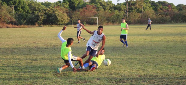 Jogadores do Piauí fazem novo acerto no esquema tático  (Foto: Emanuele Madeira/GLOBOESPORTE.COM)