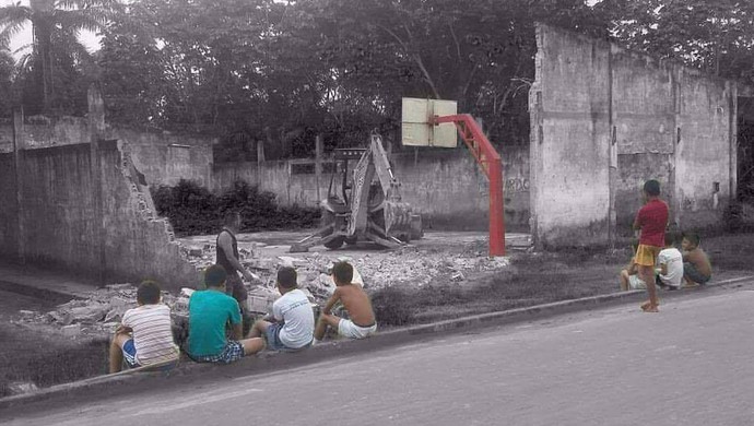 Prefeitura destrói quadra de basquete improvisada no Acre; atletas lamentam (Foto: Flavio Hiroshi/arquivo pessoal) Prefeitura destrói quadra de basquete improvisada no Acre; atletas lamentam (Foto: Flavio Hiroshi/arquivo pessoal)