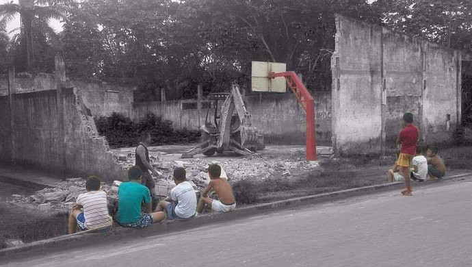 Prefeitura destrói quadra de basquete improvisada no Acre; atletas lamentam (Foto: Flavio Hiroshi/arquivo pessoal)