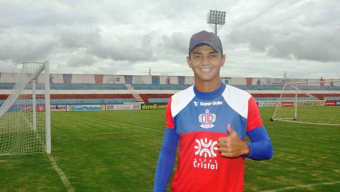 [OFF] Sobrinho de Paulo Nunes, zagueiro sonha despontar no cenário nacional