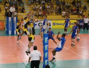 Volta Redonda e Taubaté, na Ilha São João (Foto: Gustavo Henrique de Souza/Fair Play Assessoria)