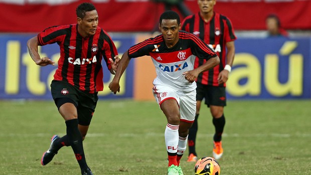 Marcão e Elias, Atlético-PR x Flamengo (Foto: Heuler Andrey/Agência Estado)