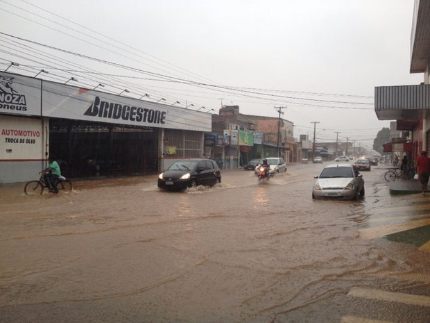 G Forte Chuva Em Porto Velho Deixa Vias Alagadas E Derruba Rvores