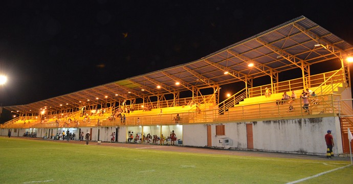 Poucos compareceram ao Ribeirão para o último jogo do Mundão na Série D (Foto: Nailson Wapichana)