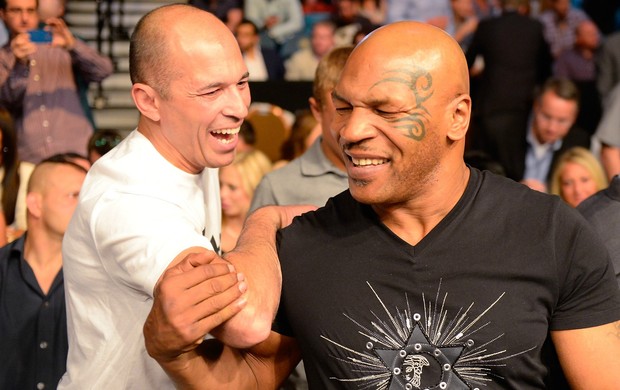 Royce Gracie e Mike Tyson UFC 160 (Foto: Getty Images)