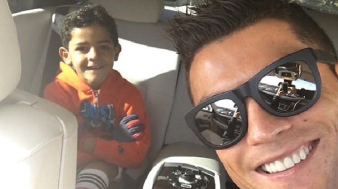 Cristiano Ronaldo e filho carro (Foto: Reprodução Instagram)