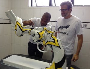 Paulo Consentino Victor Andrade homenagem Santos (Foto: Fabio Maradei / Divulgação Santos FC)