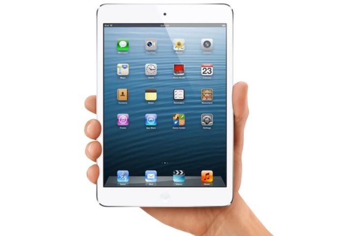 Se o seu pai tiver mãos grandes, o iPad mini cabe em apenas uma delas (Foto: Divulgação/Apple)