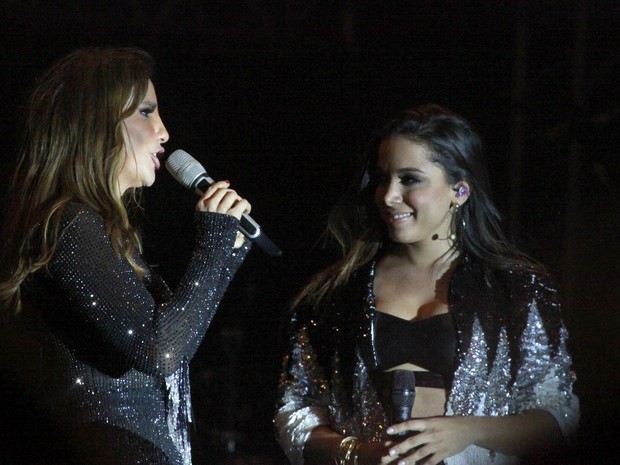 Ivete Sangalo e Anitta cantam em show no Rio (Foto: Isac Luz/ EGO)