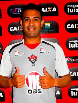 Renato Santos, zagueiro do Vitória (Foto: Divulgação/Site oficial EC Vitória)