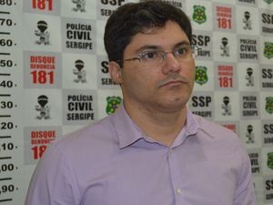 Delegado Hugo Leonardo detalha apreensão dos adolescentes (Foto: Flavio Antunes/ G1 ... - delegado