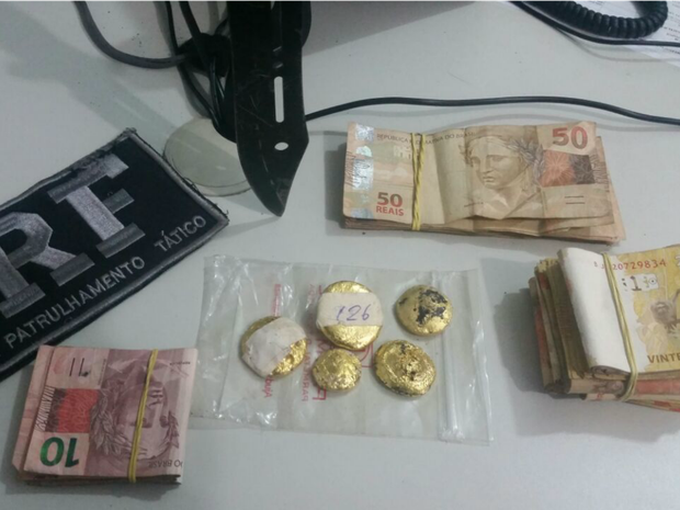 Homem de 37 anso foi preso pela PRF com 432 gramas de ouro em Porto Velho (Foto: PRF/Divulgação)