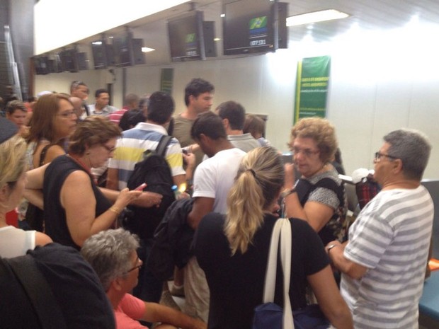 Atraso de voo das linhas áreas Gol causa tumulto de passageiros no aeroporto de Ilhéus na manhã desta terça-feira (28) (Foto: Fabiano Ferreira/Divulgação)