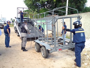 Polícia Militar apreendeu os reboques  (Foto: Walter Paparazzo/G1)