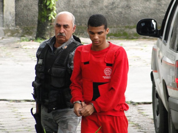 22.ago.2012 - Sérgio Rosa Sales, primo de Bruno e um dos réus no processo, é encontrado morto em Belo Horizonte (Foto: Pedro Triginelli/G1)