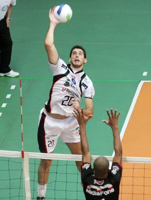 Luan defendeu o Canoas em 2012 (Foto: Alexandre Arruda/Divulgação, CBV)