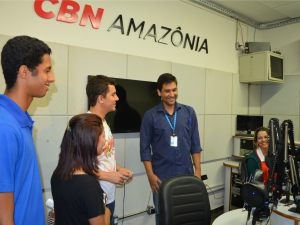 Estudante se animaram com a prática do jornalismo (Foto: Thiago Cabral/ TV Acre)