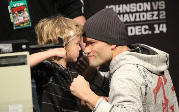 Josh Thomson encara criancas UFC MMA (Foto: Evelyn Rodrigues)