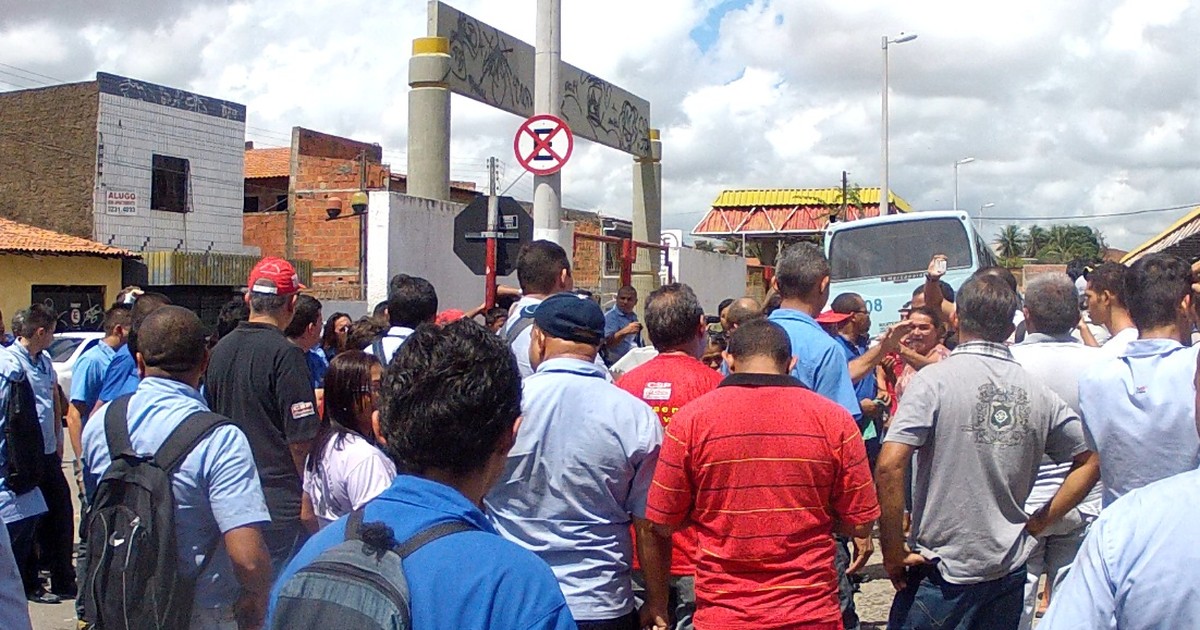 G Motoristas Fecham Terminal De Nibus Do Siqueira Em Fortaleza