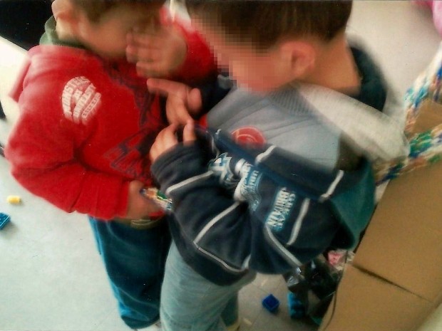 Meninos foram amarrados a bero com um cachecol em Avar (Foto: Arquivo pessoal)