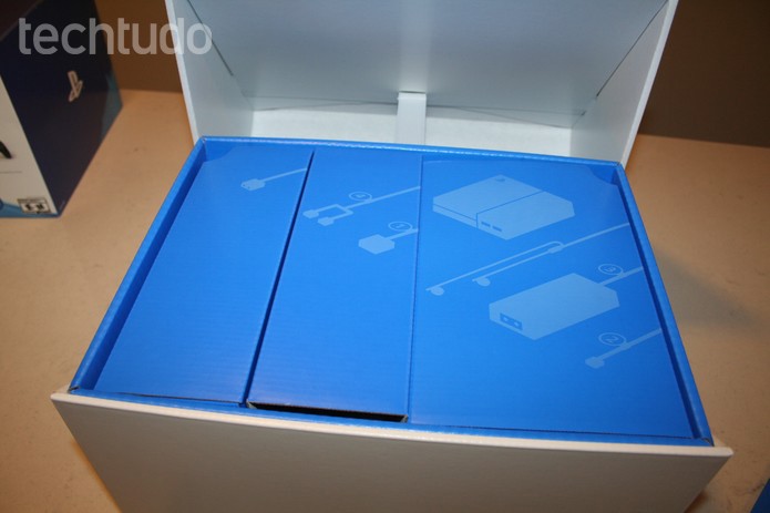 Acessórios que acompanham o PS VR em suas caixas-com marca (Foto: Felipe Vinha/Techtudo ) Acessórios que acompanham o PS VR em suas caixas-com marca (Foto: Felipe Vinha/Techtudo )