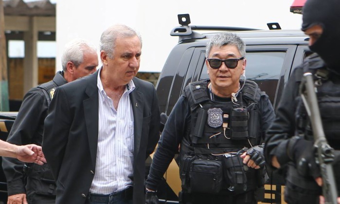 Bumlai sendo preso (Foto: Geraldo Bubniak / Agência O Globo)