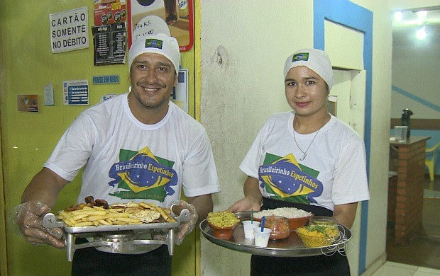 Família de Francisca trabalha com ela no novo restaurante (Foto: Rondônia TV)