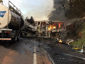 Acidente em Cafezal do Sul, no noroeste do Paraná, matou ao menos vinte pessoas (Foto: Divulgação/PRE) Acidente em Cafezal do Sul, no noroeste do Paraná, matou ao menos vinte pessoas (Foto: Divulgação/PRE)