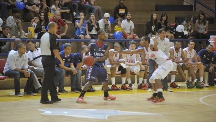 Caleb Brown Brasíllia x Uberlândia NBB (Foto: Brito Júnior/Divulgação)