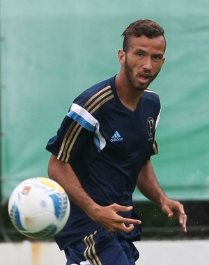 Com a concorrência na cola, Leandro Pereira tem chance de ouro no Verdão