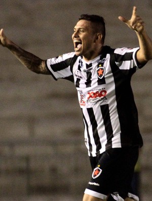 Botafogo-PB x Botafogo - Rafael Oliveira comemora gol  (Foto: Ademar Filho / Futura Press)