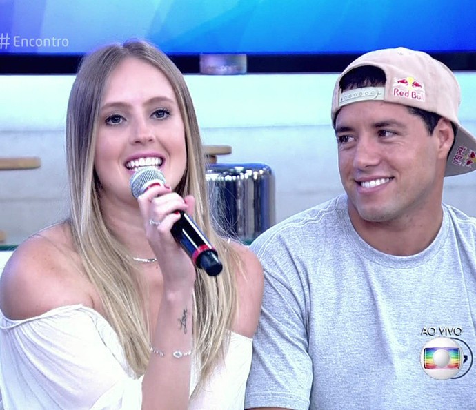 Patrícia e Mineirinho lembram noivado no Encontro (Foto: TV Globo)