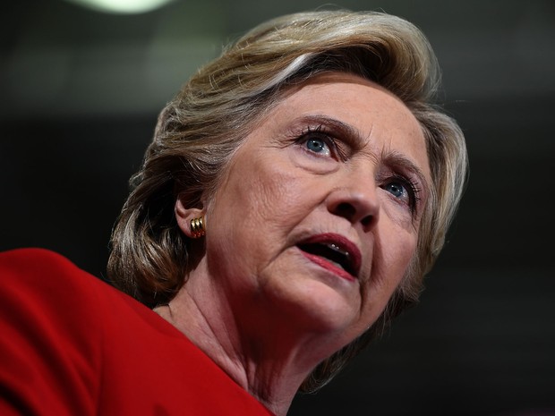 Hillary pede que FBI explique o quanto antes o motivo de ter reaberto a investigação (Foto: Jewel Samad/AFP)