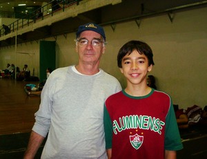 Avô acompanha um dos treinos do neto Hugo Calderano no Fluminense (Foto: Arquivo Pessoal)