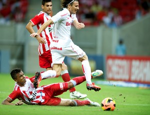 Forlán atacante Inter (Foto: Alexandre Lops / Divugação Inter)