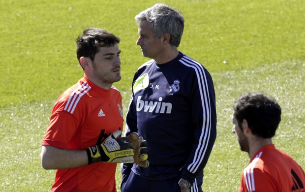 José Mourinho e casillas real madrid treino (Foto: Agência EFE)