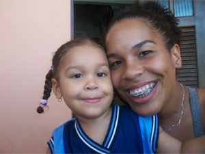 Juliane e a filha de três anos (Foto: Juliane Barros/Acervo pessoal)