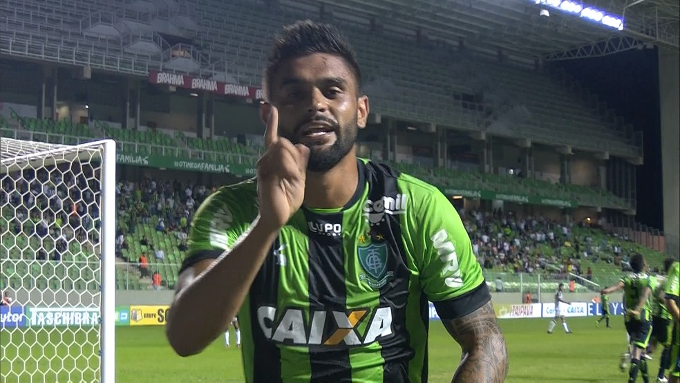 Luan foi herói da vitória do América-MG diante do Ceará no Independência (Foto: Reprodução/Premiere)
