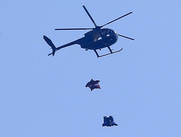 Gary Connery salto sem paraquedas (Foto: Reuters)